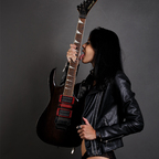 ⇝𝐻𝑒𝑙𝑙 𝐵𝑙𝑜𝑜𝑚 - OnlyFans Creator